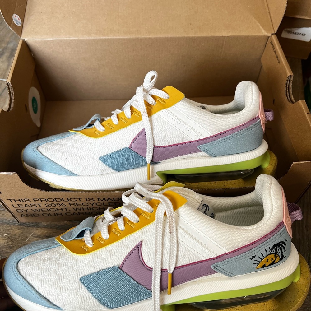 Women’s Air Max Pre-Day SE Colorful Sneakers